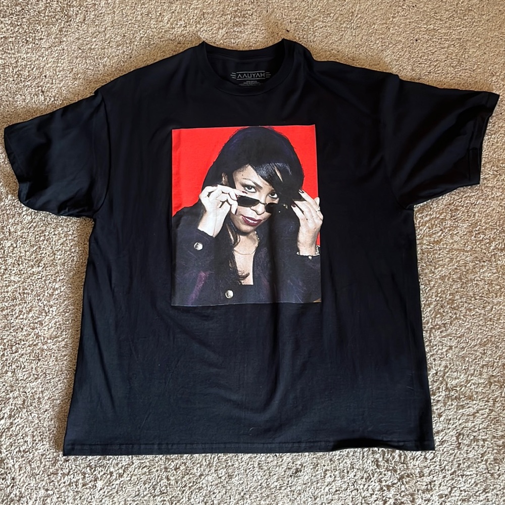Aaliyah graphic tee